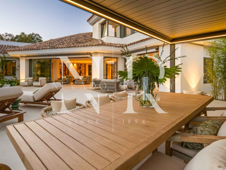 Villa con vistas al mar en Benahavís, Málaga en venta.