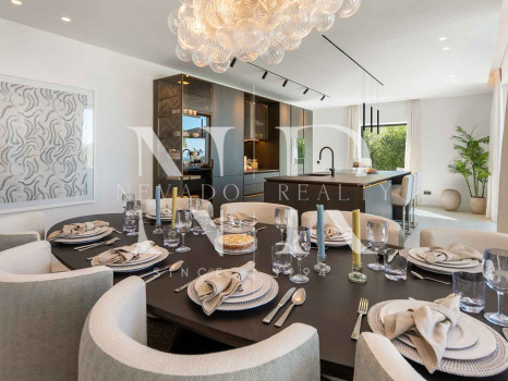 Villa con vistas al mar en Benahavís, Málaga en venta.