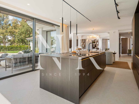 Villa con vistas al mar en Benahavís, Málaga en venta.