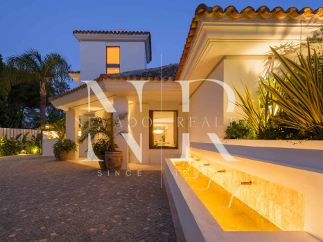 Villa con vistas al mar en Benahavís, Málaga en venta.