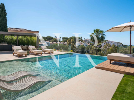 Villa con vistas al mar en Benahavís, Málaga en venta.