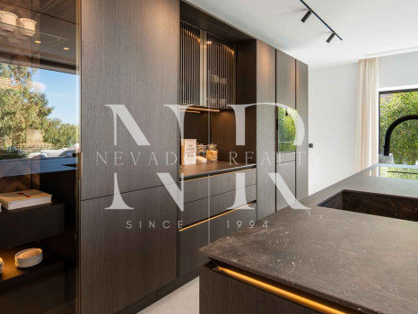 Villa con vistas al mar en Benahavís, Málaga en venta.