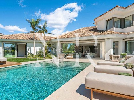 Villa con vistas al mar en Benahavís, Málaga en venta.