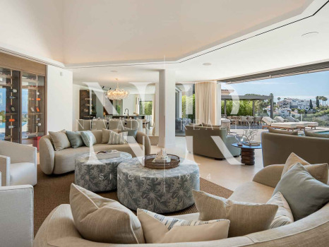 Villa con vistas al mar en Benahavís, Málaga en venta.