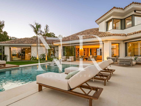 Villa con vistas al mar en Benahavís, Málaga en venta.
