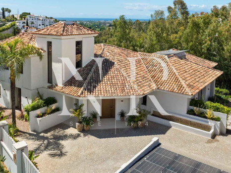 Villa con vistas al mar en Benahavís, Málaga en venta.