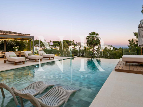 Villa con vistas al mar en Benahavís, Málaga en venta.