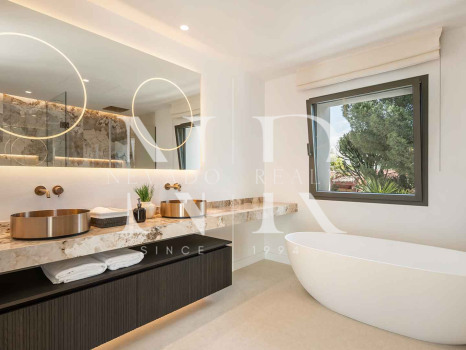 Villa con vistas al mar en Benahavís, Málaga en venta.