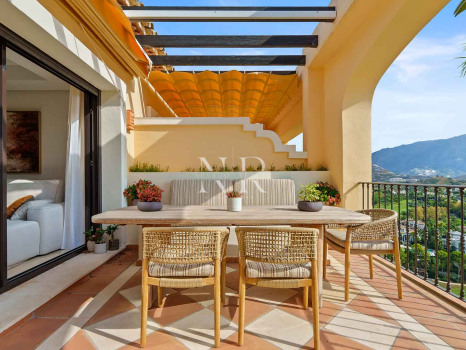 Ático con vistas al mar en La Quinta, Benahavís en venta