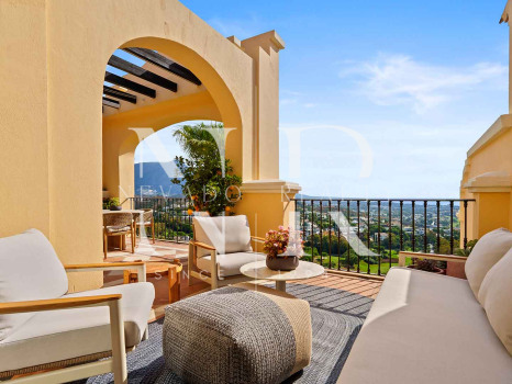 Penthouse avec vue sur la mer à vendre à La Quinta, Benahavís