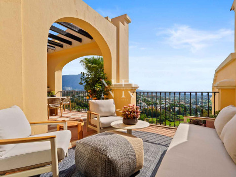 Ático con vistas al mar en La Quinta, Benahavís en venta