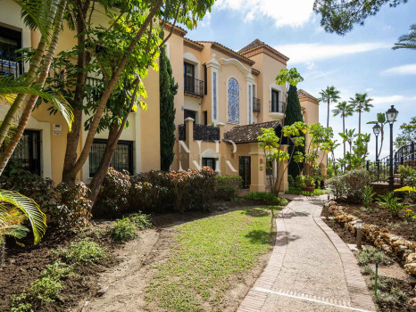 Ático con vistas al mar en La Quinta, Benahavís en venta
