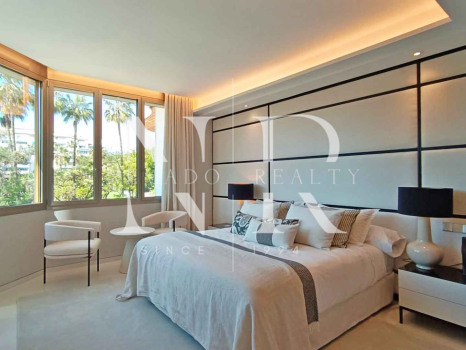 Appartement en première ligne de plage avec vue sur la mer à vendre à Puerto Banús, Marbella
