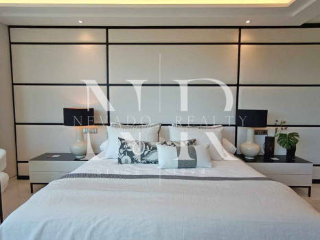 Appartement en première ligne de plage avec vue sur la mer à vendre à Puerto Banús, Marbella