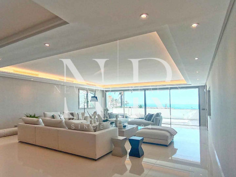 Appartement en première ligne de plage avec vue sur la mer à vendre à Puerto Banús, Marbella