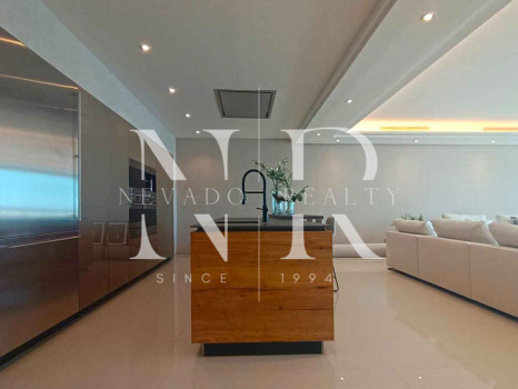 Appartement en première ligne de plage avec vue sur la mer à vendre à Puerto Banús, Marbella