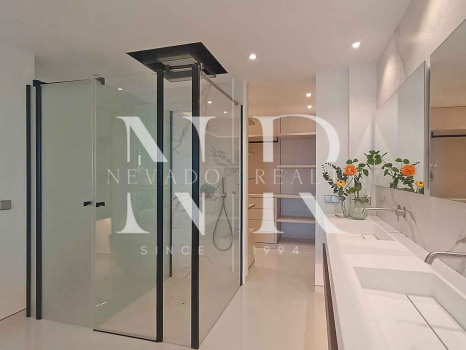 Appartement en première ligne de plage avec vue sur la mer à vendre à Puerto Banús, Marbella