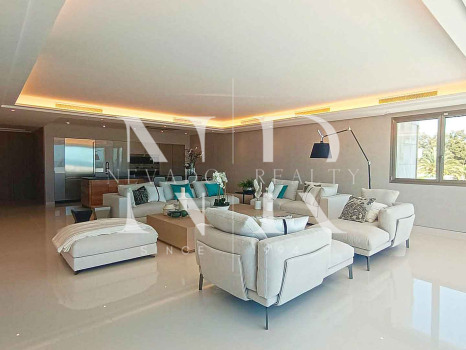 Appartement en première ligne de plage avec vue sur la mer à vendre à Puerto Banús, Marbella