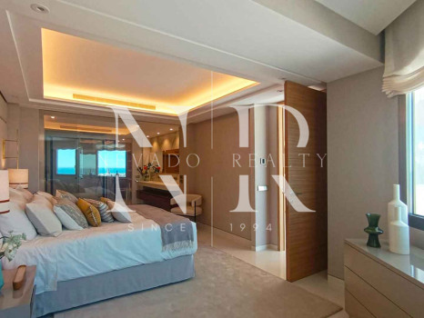 Appartement en première ligne de plage avec vue sur la mer à vendre à Puerto Banús, Marbella