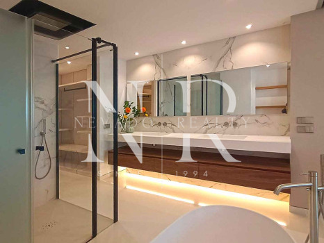 Appartement en première ligne de plage avec vue sur la mer à vendre à Puerto Banús, Marbella