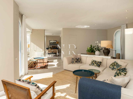 Ático en venta en Marbella House con vista al mar