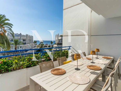 Ático en venta en Marbella House con vista al mar