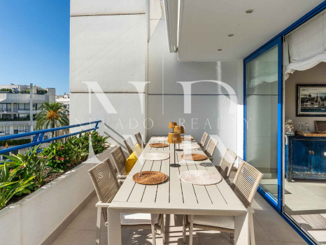 Ático en venta en Marbella House con vista al mar