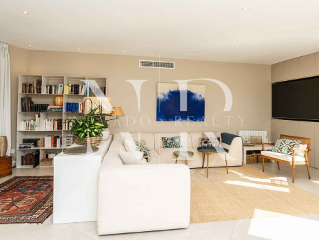 Ático en venta en Marbella House con vista al mar