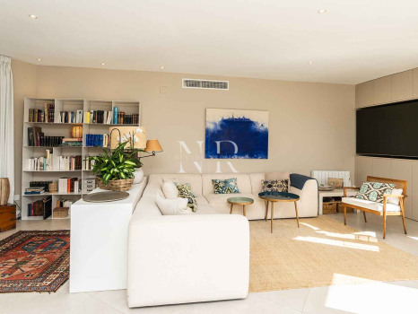 Ático en venta en Marbella House con vista al mar