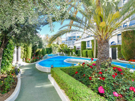 Ático en venta en Marbella House con vista al mar