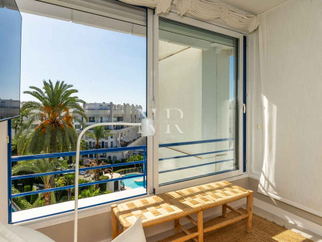 Ático en venta en Marbella House con vista al mar