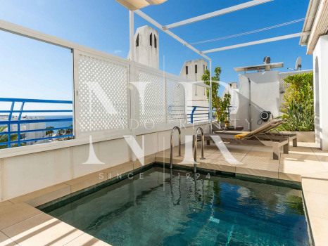 Ático en venta en Marbella House con vista al mar