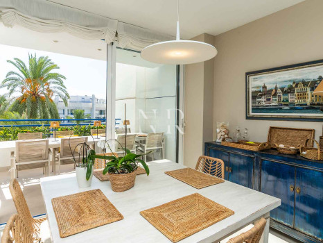 Ático en venta en Marbella House con vista al mar