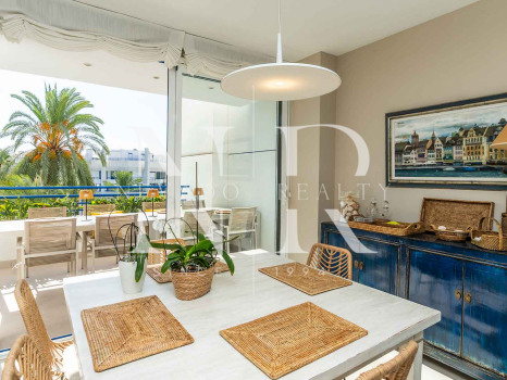 Ático en venta en Marbella House con vista al mar