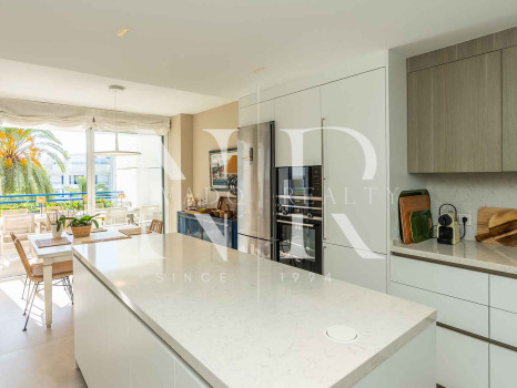 Ático en venta en Marbella House con vista al mar