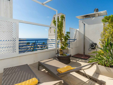 Ático en venta en Marbella House con vista al mar