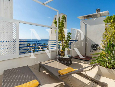 Ático en venta en Marbella House con vista al mar
