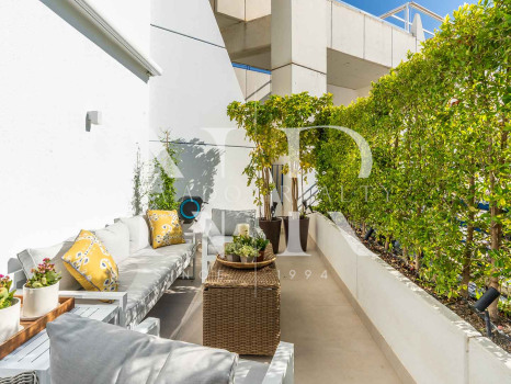 Ático en venta en Marbella House con vista al mar