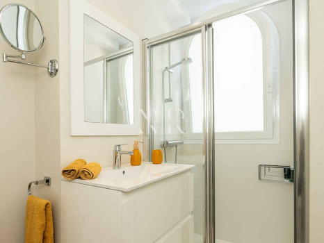 Ático en venta en Marbella House con vista al mar