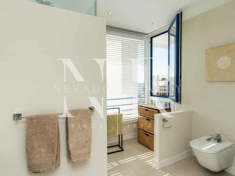 Ático en venta en Marbella House con vista al mar