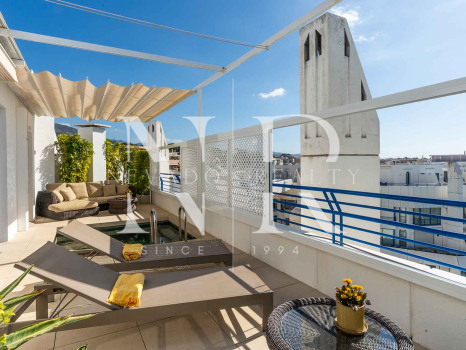 Ático en venta en Marbella House con vista al mar