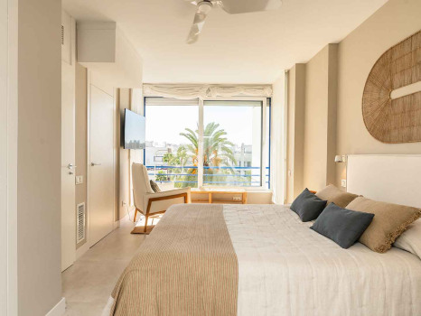 Ático en venta en Marbella House con vista al mar