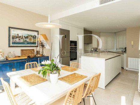 Ático en venta en Marbella House con vista al mar