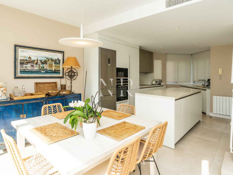 Ático en venta en Marbella House con vista al mar