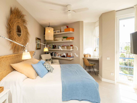 Ático en venta en Marbella House con vista al mar
