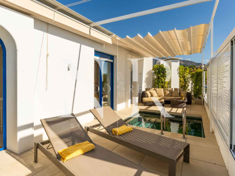 Ático en venta en Marbella House con vista al mar