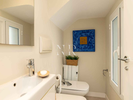 Ático en venta en Marbella House con vista al mar