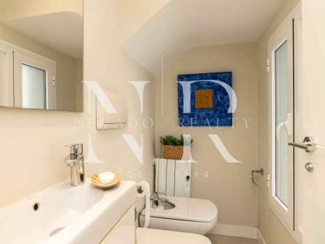 Ático en venta en Marbella House con vista al mar