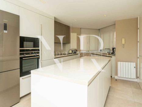 Ático en venta en Marbella House con vista al mar