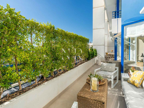 Ático en venta en Marbella House con vista al mar